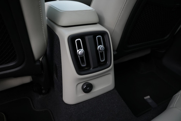 Volvo XC40 1.5 T4 Plug-in hybrid Ultimate Bright Panoramadak Leer Harman/Kardon