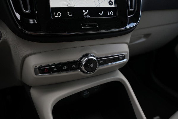 Volvo XC40 1.5 T4 Plug-in hybrid Ultimate Bright Panoramadak Leer Harman/Kardon