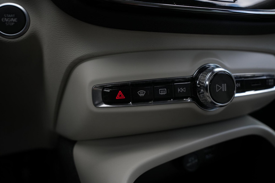 Volvo XC40 1.5 T4 Plug-in hybrid Ultimate Bright Panoramadak Leer Harman/Kardon