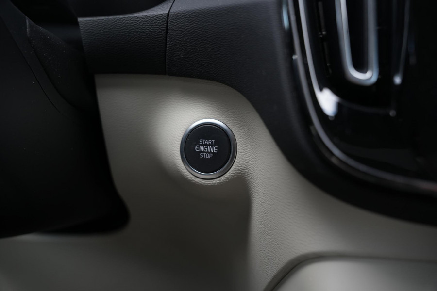 Volvo XC40 1.5 T4 Plug-in hybrid Ultimate Bright Panoramadak Leer Harman/Kardon