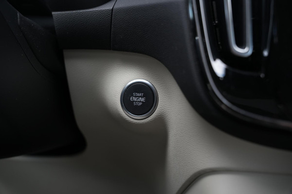 Volvo XC40 1.5 T4 Plug-in hybrid Ultimate Bright Panoramadak Leer Harman/Kardon