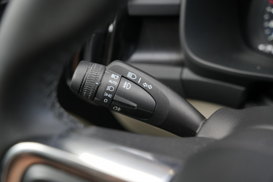 Volvo XC40 1.5 T4 Plug-in hybrid Ultimate Bright Panoramadak Leer Harman/Kardon