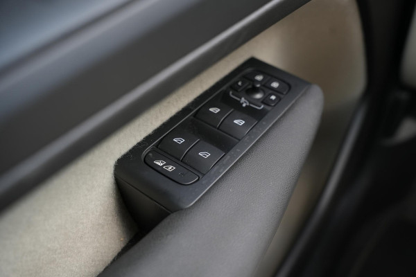 Volvo XC40 1.5 T4 Plug-in hybrid Ultimate Bright Panoramadak Leer Harman/Kardon