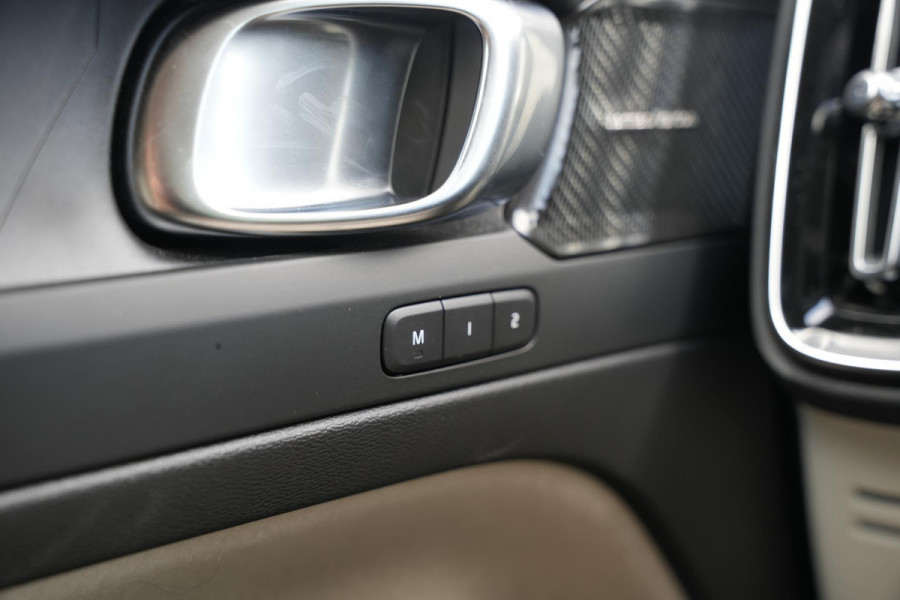 Volvo XC40 1.5 T4 Plug-in hybrid Ultimate Bright Panoramadak Leer Harman/Kardon