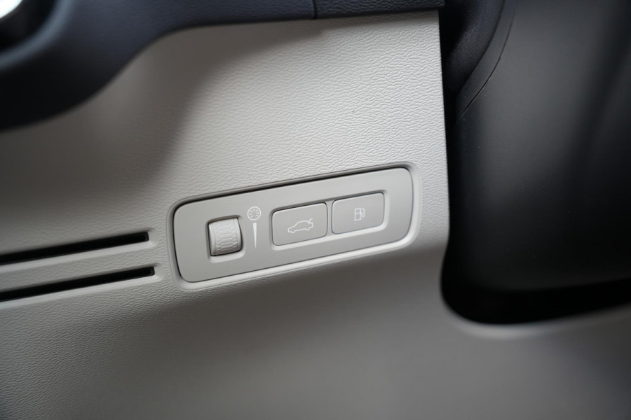 Volvo XC40 1.5 T4 Plug-in hybrid Ultimate Bright Panoramadak Leer Harman/Kardon