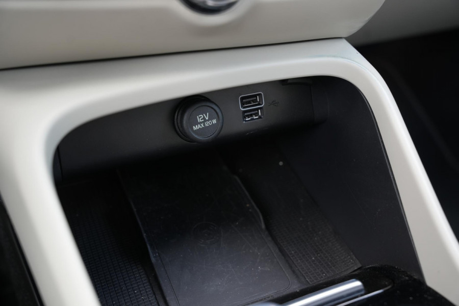 Volvo XC40 1.5 T4 Plug-in hybrid Ultimate Bright Panoramadak Leer Harman/Kardon