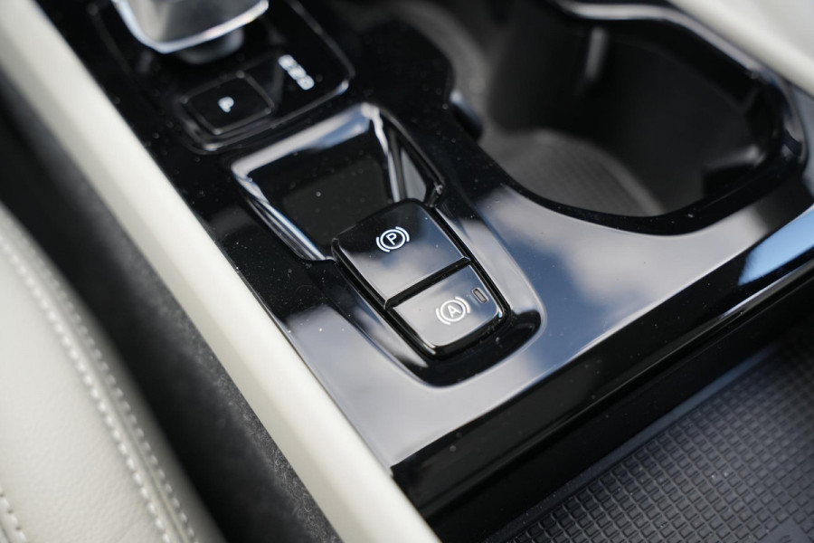 Volvo XC40 1.5 T4 Plug-in hybrid Ultimate Bright Panoramadak Leer Harman/Kardon