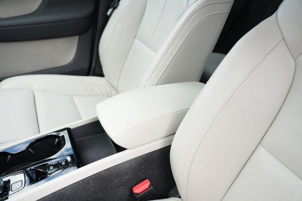 Volvo XC40 1.5 T4 Plug-in hybrid Ultimate Bright Panoramadak Leer Harman/Kardon