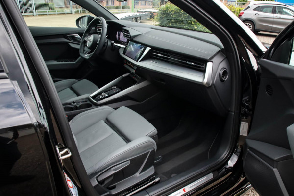 Audi A3 Sportback 40 TFSI e PHEV S Edition S-line 204pk S-Tronic! 1e|DLR|Kuipstoelen|Virtual Cockpit|Panoramadak|LED Matrix|Black