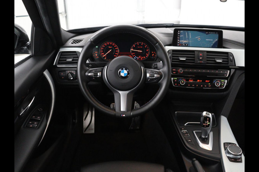 BMW 3 Serie 318i Edition M Sport Shadow Executive | Leder | Stoelverwarming | Cruise control | Navigatie | Park assist | Climate control
