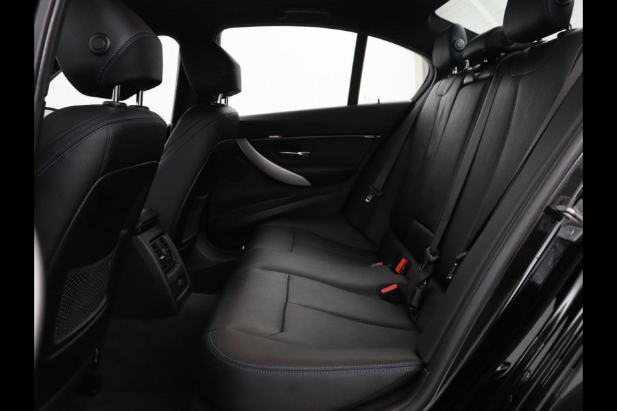 BMW 3 Serie 318i Edition M Sport Shadow Executive | Leder | Stoelverwarming | Cruise control | Navigatie | Park assist | Climate control