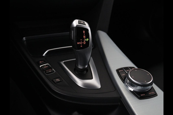 BMW 3 Serie 318i Edition M Sport Shadow Executive | Leder | Stoelverwarming | Cruise control | Navigatie | Park assist | Climate control