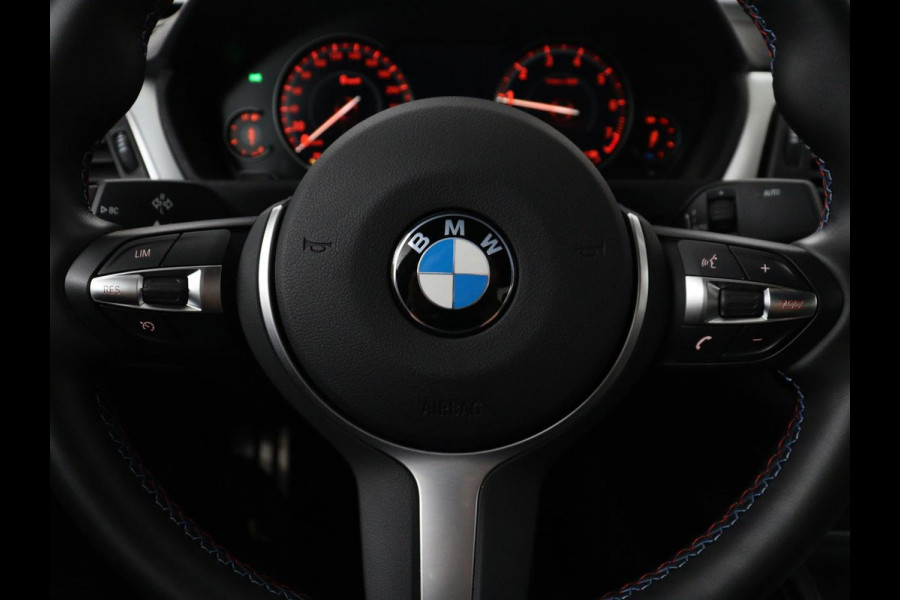 BMW 3 Serie 318i Edition M Sport Shadow Executive | Leder | Stoelverwarming | Cruise control | Navigatie | Park assist | Climate control