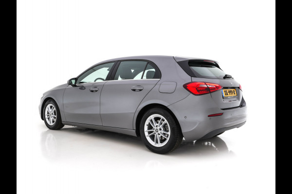 Mercedes-Benz A-Klasse 180 Advantage Style-Pack (INCL-BTW) Aut. *WIDESCREEN-DIGI-COCKPIT | LEATHER-MICROFIBRE | CAMERA | NAVI-FULLMAP | ECC | PDC | CRUISE | CARPLAY | HEATED-SPORTSEATS | CARBON-INLAY | DAB | SHIFT-PADDLES | 16"ALU*