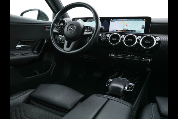 Mercedes-Benz A-Klasse 180 Advantage Style-Pack (INCL-BTW) Aut. *WIDESCREEN-DIGI-COCKPIT | LEATHER-MICROFIBRE | CAMERA | NAVI-FULLMAP | ECC | PDC | CRUISE | CARPLAY | HEATED-SPORTSEATS | CARBON-INLAY | DAB | SHIFT-PADDLES | 16"ALU*