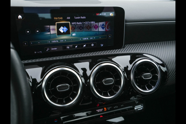 Mercedes-Benz A-Klasse 180 Advantage Style-Pack (INCL-BTW) Aut. *WIDESCREEN-DIGI-COCKPIT | LEATHER-MICROFIBRE | CAMERA | NAVI-FULLMAP | ECC | PDC | CRUISE | CARPLAY | HEATED-SPORTSEATS | CARBON-INLAY | DAB | SHIFT-PADDLES | 16"ALU*