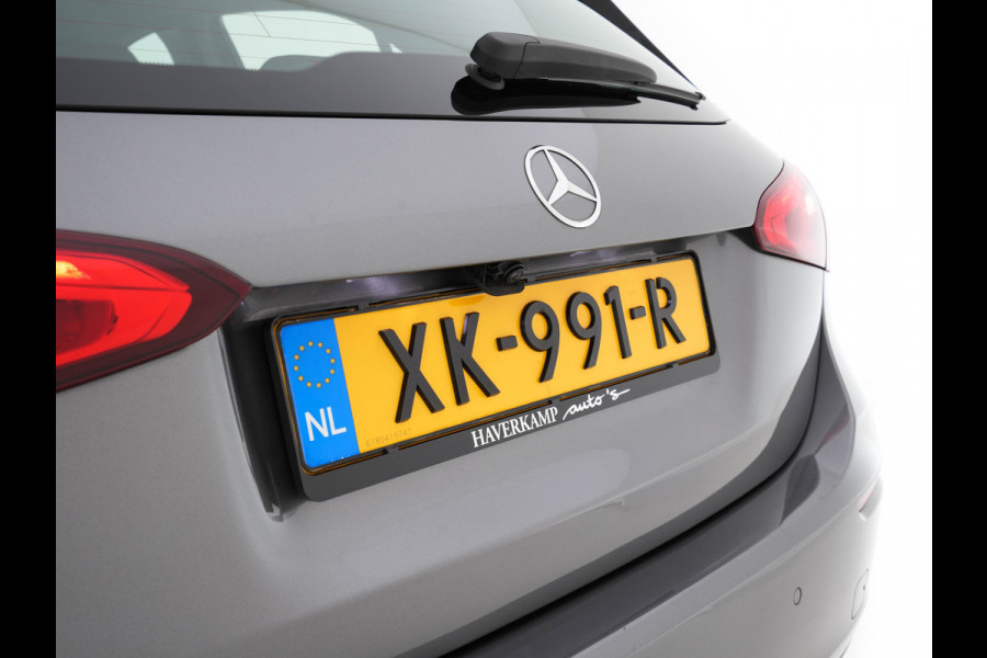 Mercedes-Benz A-Klasse 180 Advantage Style-Pack (INCL-BTW) Aut. *WIDESCREEN-DIGI-COCKPIT | LEATHER-MICROFIBRE | CAMERA | NAVI-FULLMAP | ECC | PDC | CRUISE | CARPLAY | HEATED-SPORTSEATS | CARBON-INLAY | DAB | SHIFT-PADDLES | 16"ALU*