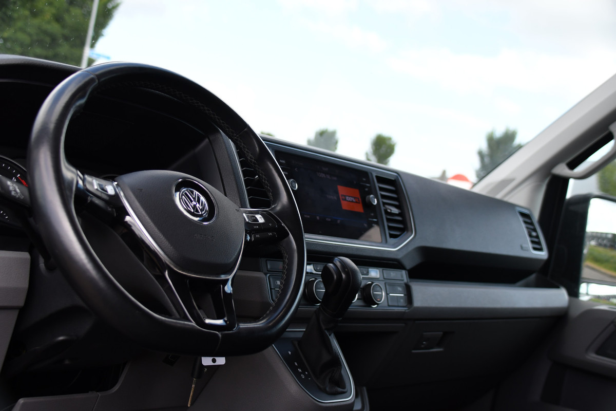 Volkswagen Crafter 35 2.0 TDI L3H2 Highline PB Edition Full Options! Adaptieve Cruise, Camera, Carplay, LED, Stuur verwarming, 177pk, Automaat, Multimedia, Stoelverwarming, Uniek!
