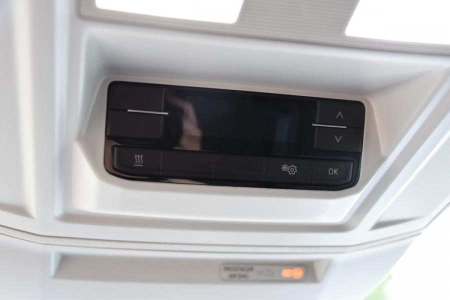 Volkswagen Crafter 35 2.0 TDI L3H2 Highline PB Edition Full Options! Adaptieve Cruise, Camera, Carplay, LED, Stuur verwarming, 177pk, Automaat, Multimedia, Stoelverwarming, Uniek!