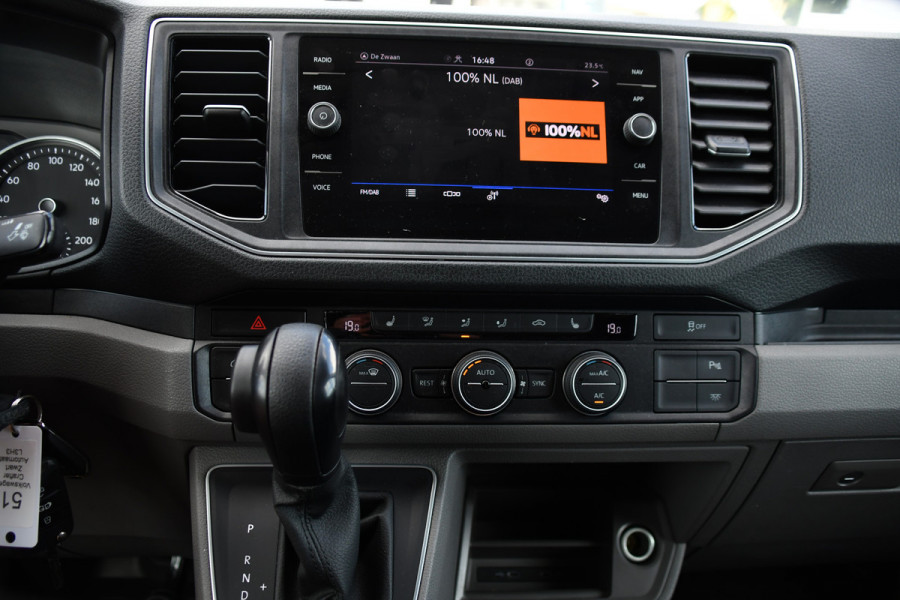 Volkswagen Crafter 35 2.0 TDI L3H2 Highline PB Edition Full Options! Adaptieve Cruise, Camera, Carplay, LED, Stuur verwarming, 177pk, Automaat, Multimedia, Stoelverwarming, Uniek!