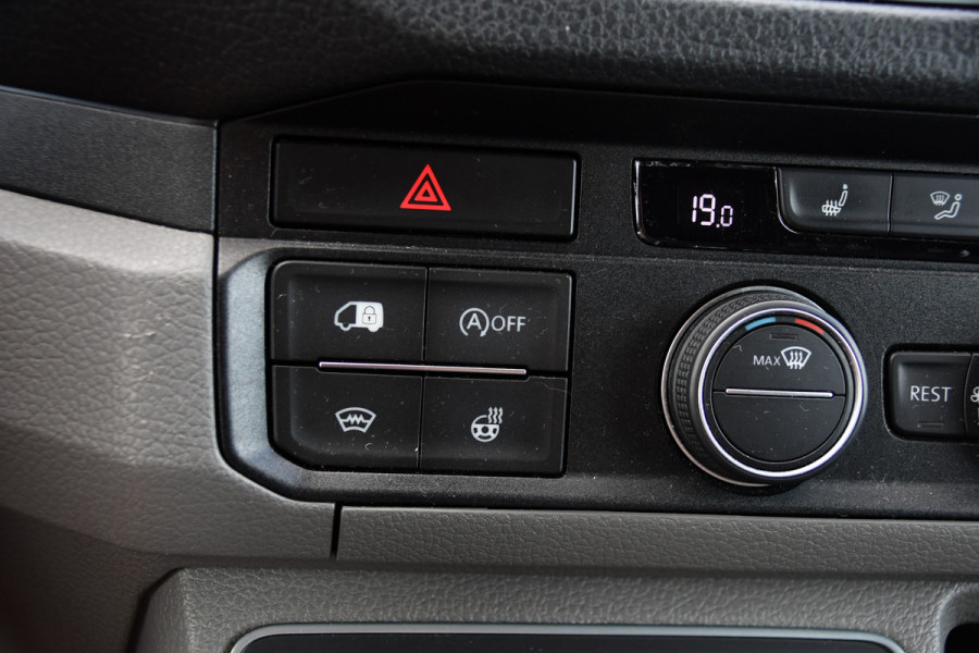 Volkswagen Crafter 35 2.0 TDI L3H2 Highline PB Edition Full Options! Adaptieve Cruise, Camera, Carplay, LED, Stuur verwarming, 177pk, Automaat, Multimedia, Stoelverwarming, Uniek!