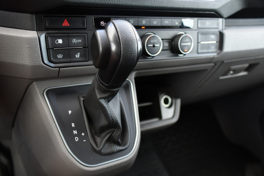 Volkswagen Crafter 35 2.0 TDI L3H2 Highline PB Edition Full Options! Adaptieve Cruise, Camera, Carplay, LED, Stuur verwarming, 177pk, Automaat, Multimedia, Stoelverwarming, Uniek!