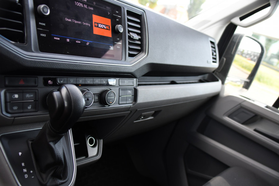 Volkswagen Crafter 35 2.0 TDI L3H2 Highline PB Edition Full Options! Adaptieve Cruise, Camera, Carplay, LED, Stuur verwarming, 177pk, Automaat, Multimedia, Stoelverwarming, Uniek!