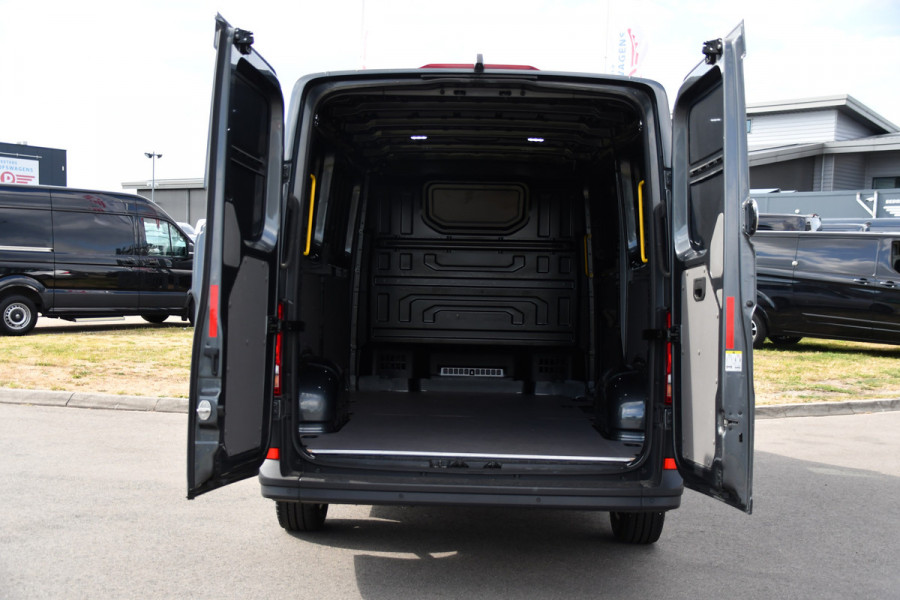 Volkswagen Crafter 35 2.0 TDI L3H2 Highline PB Edition Full Options! Adaptieve Cruise, Camera, Carplay, LED, Stuur verwarming, 177pk, Automaat, Multimedia, Stoelverwarming, Uniek!