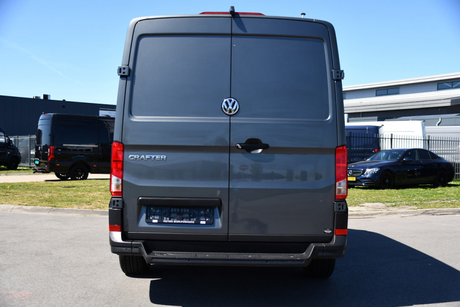 Volkswagen Crafter 35 2.0 TDI L3H2 Highline PB Edition Full Options! Adaptieve Cruise, Camera, Carplay, LED, Stuur verwarming, 177pk, Automaat, Multimedia, Stoelverwarming, Uniek!