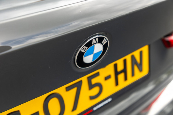 BMW 3-serie 318d 190 PK High Executive Edition Dravitgrau metallic I Leder I Led I HiFi I Head Up I Sportstoelen I NL Auto I NAP