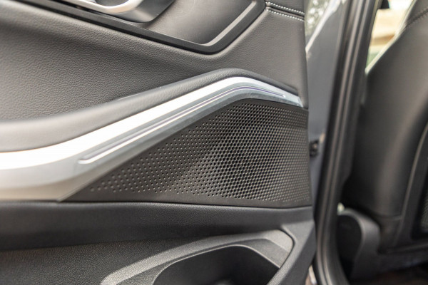 BMW 3-serie 318d 190 PK High Executive Edition Dravitgrau metallic I Leder I Led I HiFi I Head Up I Sportstoelen I NL Auto I NAP