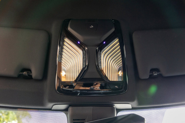 BMW 3-serie 318d 190 PK High Executive Edition Dravitgrau metallic I Leder I Led I HiFi I Head Up I Sportstoelen I NL Auto I NAP