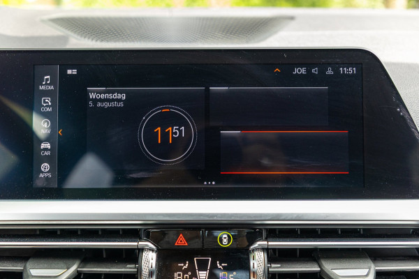 BMW 3-serie 318d 190 PK High Executive Edition Dravitgrau metallic I Leder I Led I HiFi I Head Up I Sportstoelen I NL Auto I NAP