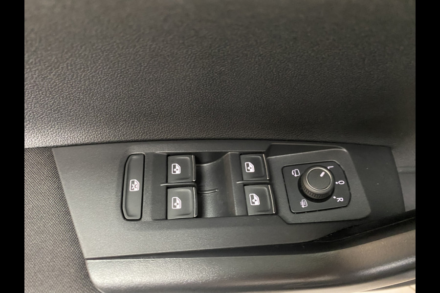 Volkswagen Polo 1.0 TSI R-Line Business DSG 110 PK Panoramadak / Camera /Carplay / Navigatie / IQ Light