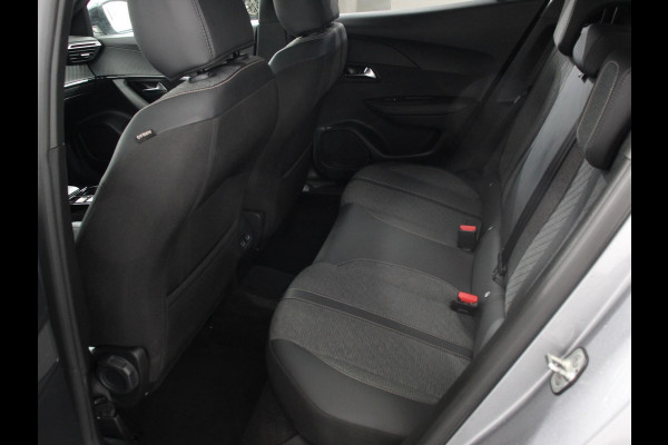 Peugeot 2008 1.2 Hybrid 145 pk Automaat Allure Navigatie Apple Carplay/Android Auto Climate Control Dab Led Parkeer sensoren Cruise Control Stoelverwarming