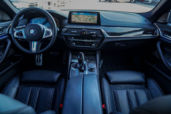 BMW 5 Serie 520i High Executive Edition | Schuifdak | Adaptieve Cruise | Camera | Nappa Leder | Origineel NL | Dealer onderhouden