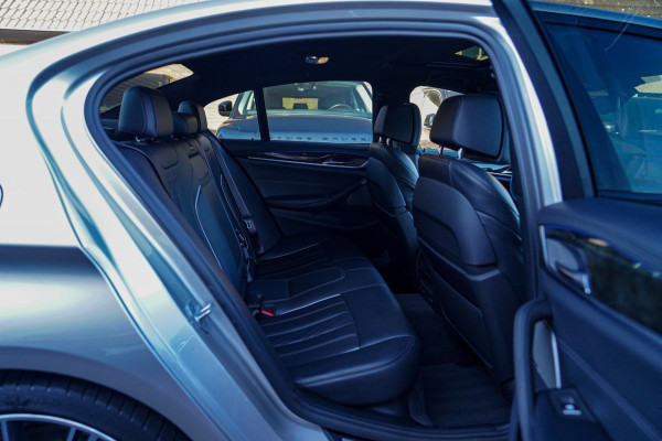 BMW 5 Serie 520i High Executive Edition | Schuifdak | Adaptieve Cruise | Camera | Nappa Leder | Origineel NL | Dealer onderhouden