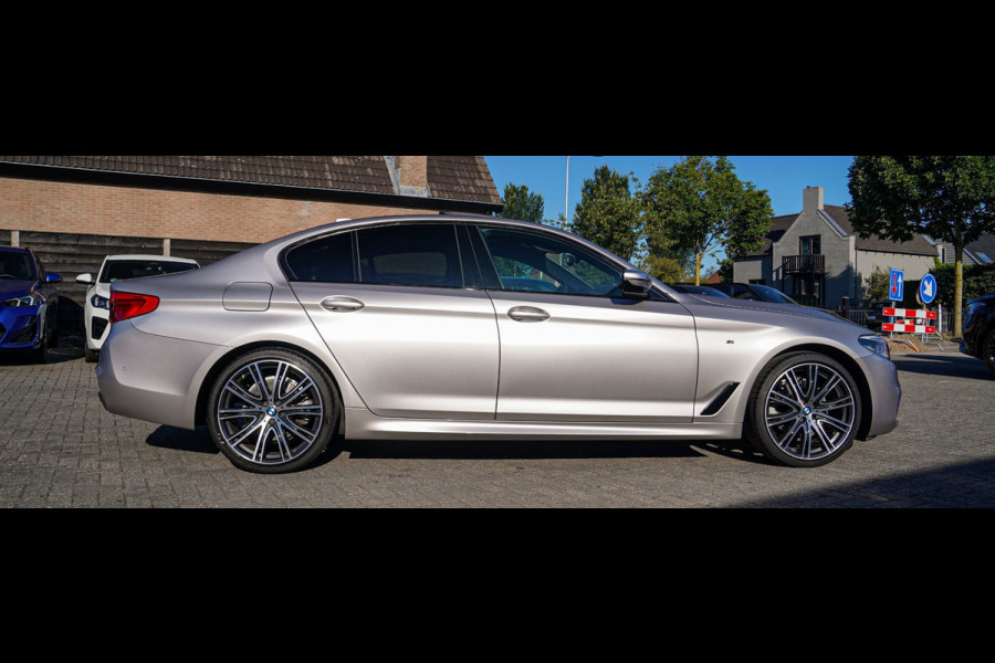 BMW 5 Serie 520i High Executive Edition | Schuifdak | Adaptieve Cruise | Camera | Nappa Leder | Origineel NL | Dealer onderhouden