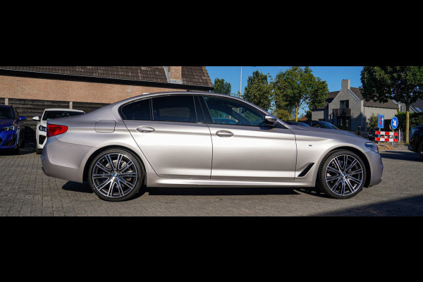 BMW 5 Serie 520i High Executive Edition | Schuifdak | Adaptieve Cruise | Camera | Nappa Leder | Origineel NL | Dealer onderhouden