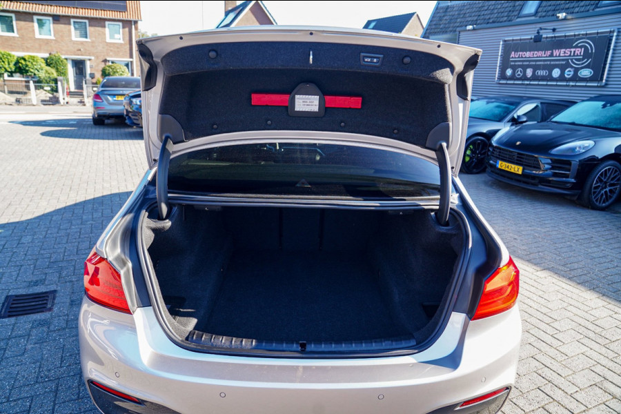 BMW 5 Serie 520i High Executive Edition | Schuifdak | Adaptieve Cruise | Camera | Nappa Leder | Origineel NL | Dealer onderhouden