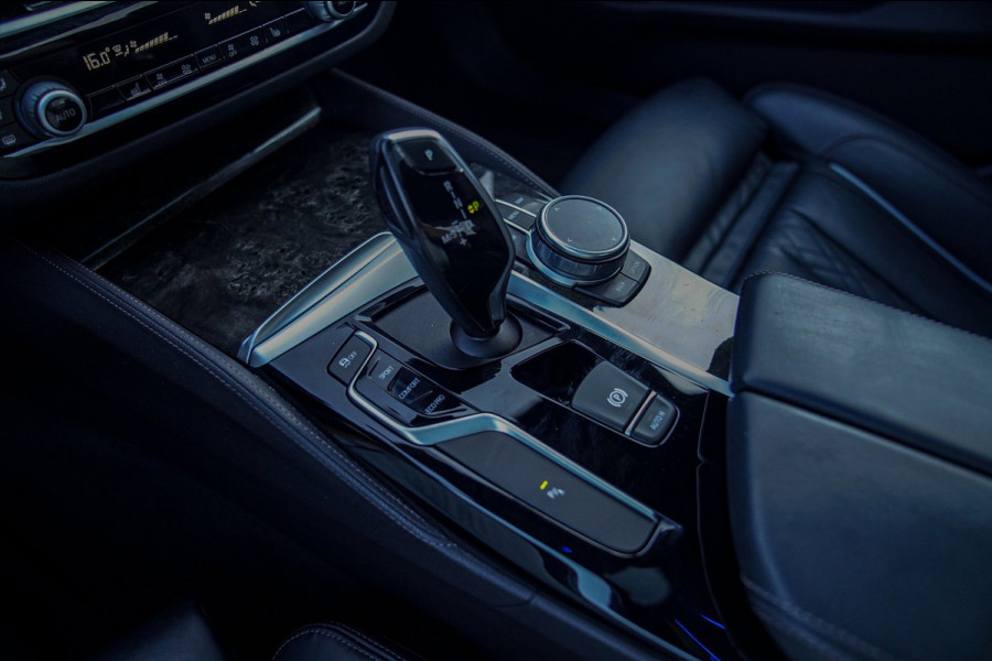 BMW 5 Serie 520i High Executive Edition | Schuifdak | Adaptieve Cruise | Camera | Nappa Leder | Origineel NL | Dealer onderhouden