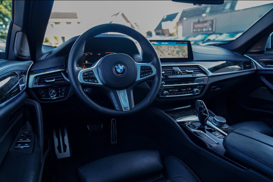 BMW 5 Serie 520i High Executive Edition | Schuifdak | Adaptieve Cruise | Camera | Nappa Leder | Origineel NL | Dealer onderhouden