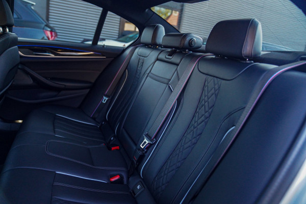 BMW 5 Serie 520i High Executive Edition | Schuifdak | Adaptieve Cruise | Camera | Nappa Leder | Origineel NL | Dealer onderhouden
