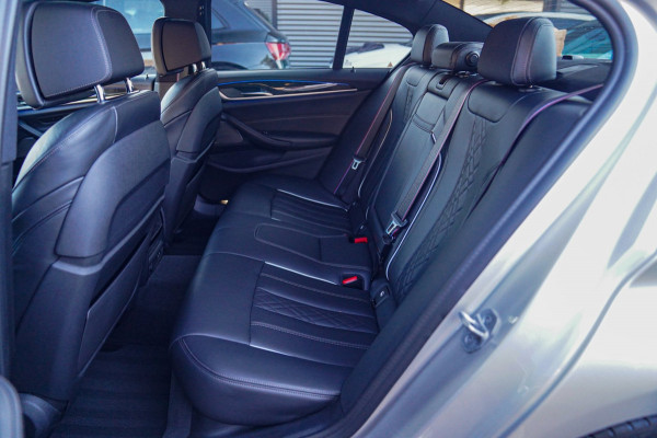 BMW 5 Serie 520i High Executive Edition | Schuifdak | Adaptieve Cruise | Camera | Nappa Leder | Origineel NL | Dealer onderhouden