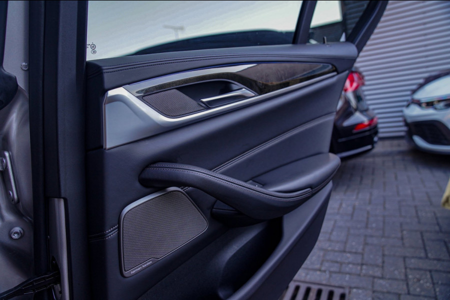 BMW 5 Serie 520i High Executive Edition | Schuifdak | Adaptieve Cruise | Camera | Nappa Leder | Origineel NL | Dealer onderhouden