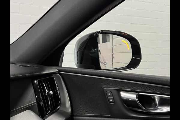 Volvo XC60 2.0 Recharge T6 AWD R-Design Adapt. Cruise | Open dak | Stuur-/Stoelverwarming | Blis | Camera | Carplay | Achterbank verwarmd