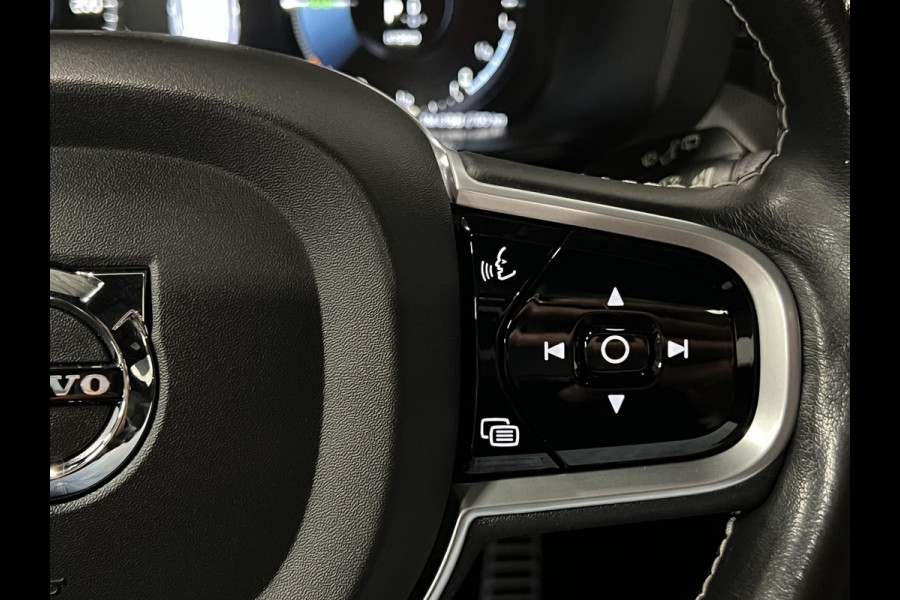 Volvo XC60 2.0 Recharge T6 AWD R-Design Adapt. Cruise | Open dak | Stuur-/Stoelverwarming | Blis | Camera | Carplay | Achterbank verwarmd