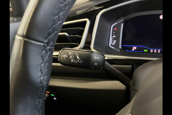 Volkswagen T-Roc 1.5 TSI 150pk DSG R-Line Camera Navigatie Apple Carplay/Android Auto Climate Control Electrische kofferbak Led Dab Adaptive Cruise Control