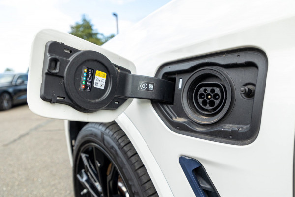 BMW X3 XDrive30e M-Sport Soh 92% I Alpinweiss I Panoramadak I Laser Led I HiFi I NL Auto I NAP I CarPlay I Android