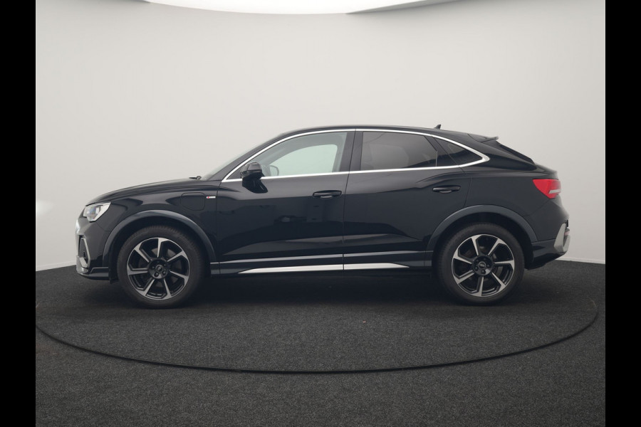 Audi Q3 Sportback 45 TFSI e 2x S Line PHEV 245pk Dealer O.H. | Trekhaak Af Fabriek | Blis | Sportstoelen Verwarmd | Apple Carplay | Sfeerverlichting | Navigatie | DAB | 19"L.M | Virtual | Plug In Hybrid |